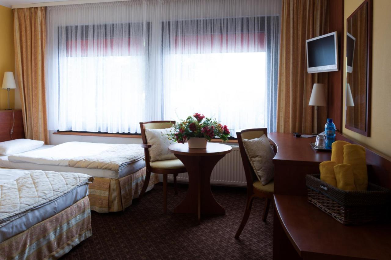 Hotel Astra Tajemniczy Ogrod Poznan Exterior photo