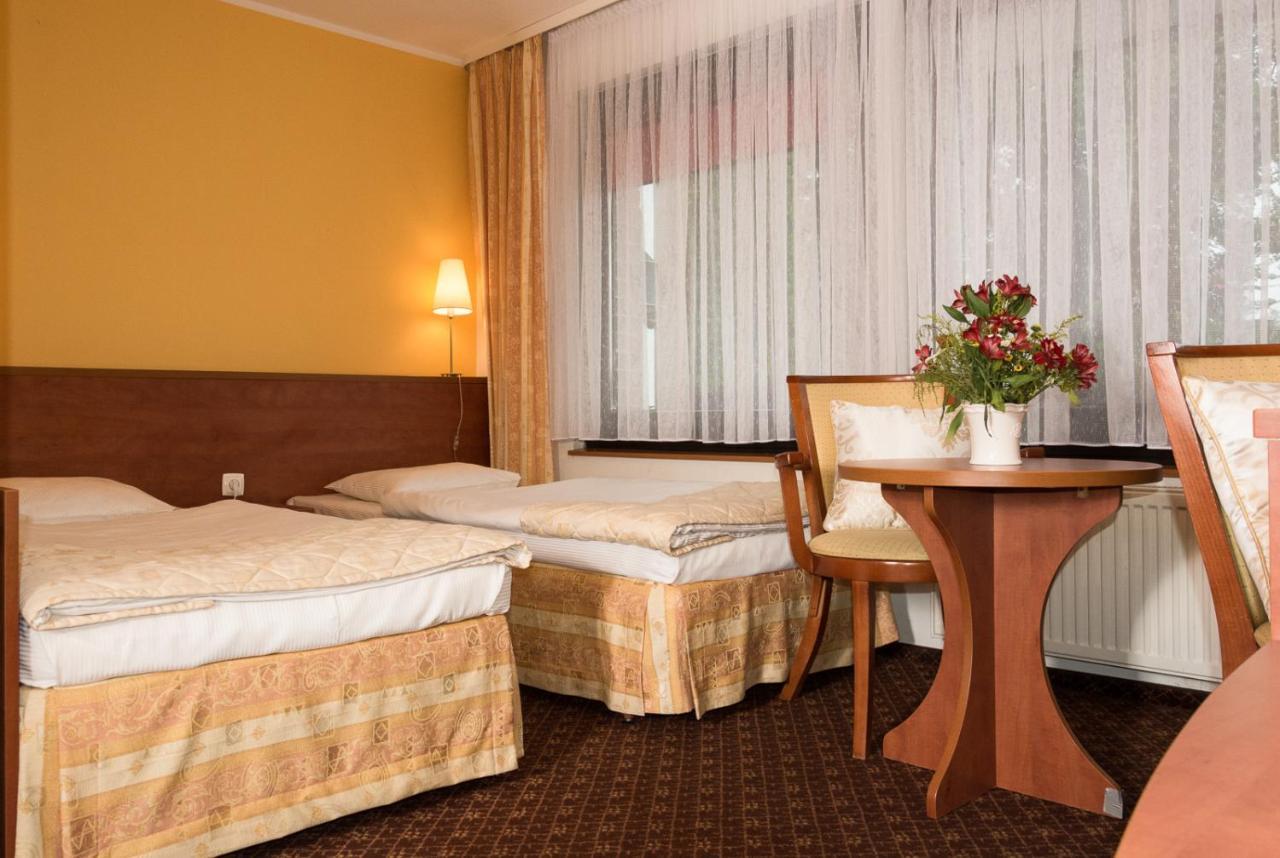 Hotel Astra Tajemniczy Ogrod Poznan Exterior photo
