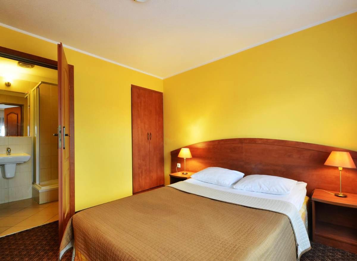 Hotel Astra Tajemniczy Ogrod Poznan Exterior photo